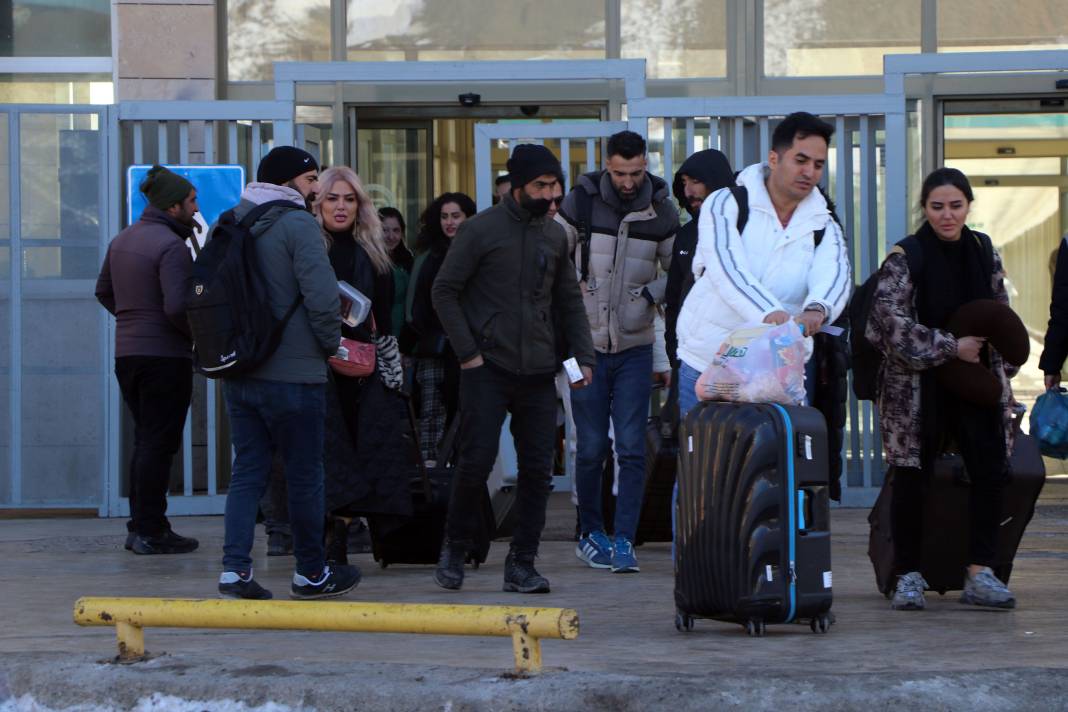 Valizini kapan Türkiye'ye koştu. 5 Nisan'a kadar sürecek 18